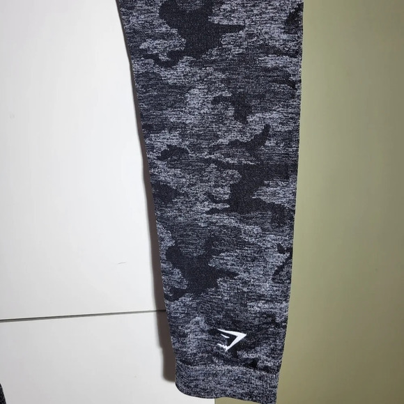 ❤️ 3 for $35 GYMSHARK camoflauge leggings black gray small - Picture 7 of 8